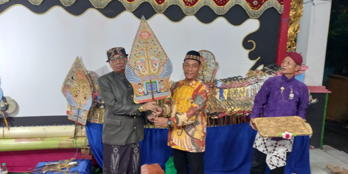 Campursari dan Pagelaran Wayang Kulit Ramaikan Acara Ruwah Desa Kemantren Kecamatan Tulangan