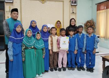 BAZNAS Kabupaten Sidoarjo Salurkan Biaya Pendidikan Untuk Siswa Kurang Mampu Secara Kolektif
