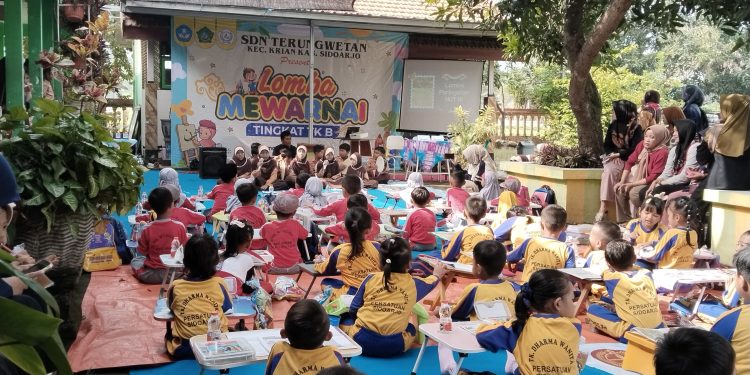SDN Terung Wetan Menggelar Lomba Mewarnai Tingkat TK / RA, Upaya Latih Motorik Halus Anak