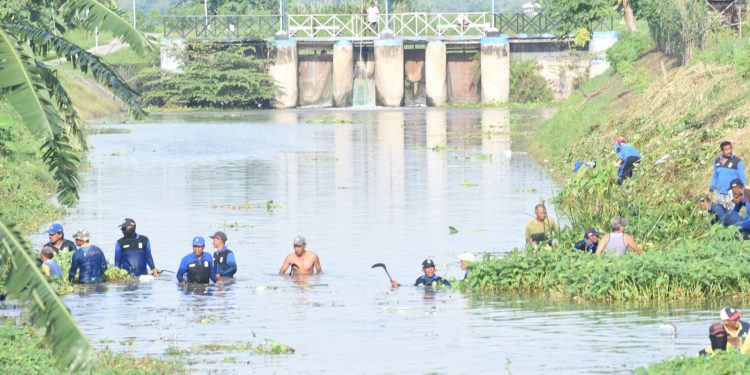 Warga Desa Kedungsumur Kecamatan Krembung Ikut Jihad Rawat Kali