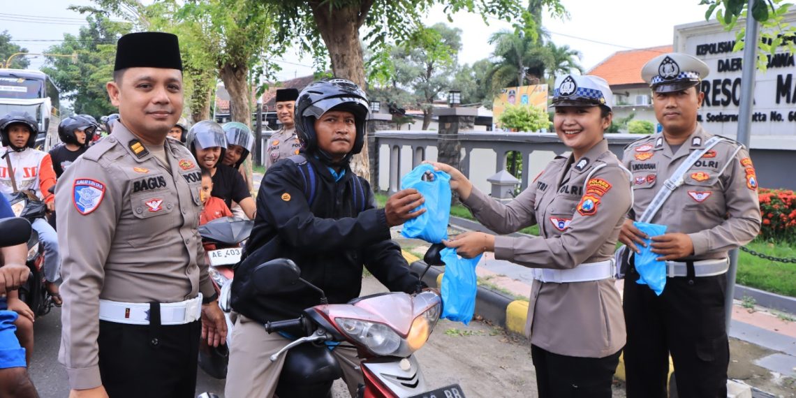 Sambut Berkah Ramadhan, Polres Madiun Gelar Aksi Sosial Berbagi Takjil