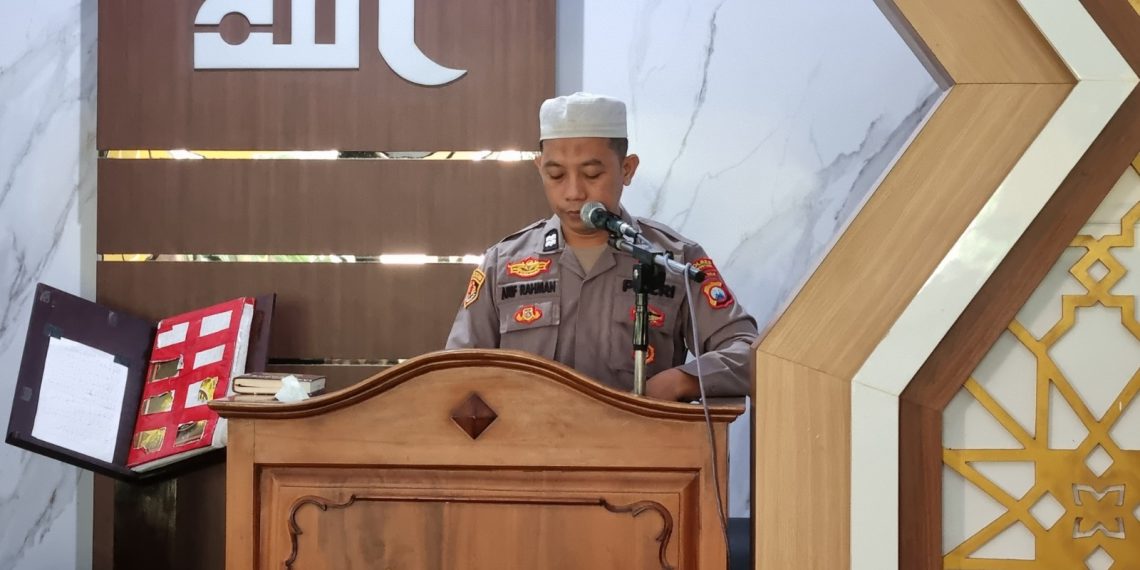 Polisi Ini Rutin Berikan Kultum Dhuhur Selama Ramadan di Polres Magetan
