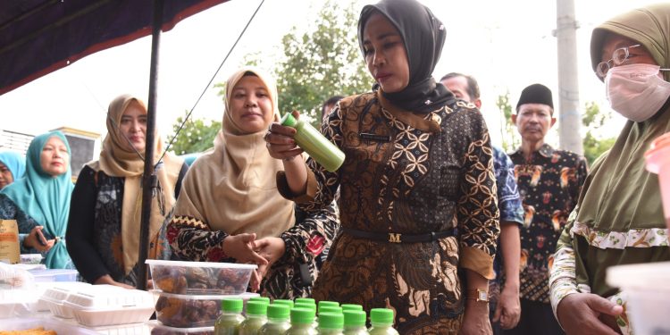 Tinjau Produk UMKM di Taman, Wabup Sidoarjo Dorong UMKM Naik Kelas