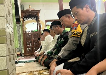 Pererat Silaturahmi dan Jaga Kamtibmas, Kapolres Madiun bersama Forkopimda Gelar Tarawih Keliling