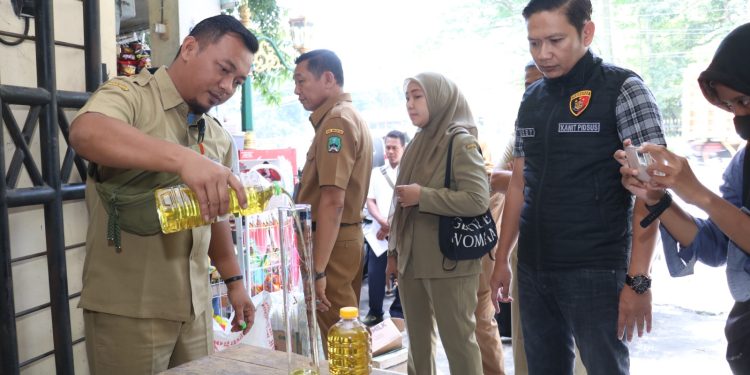 Satgas Pangan Polres Magetan dan Disperindag Temukan Minyakita Bermasalah, Volume Kurang dan Kualitas Tidak Sesuai Standart