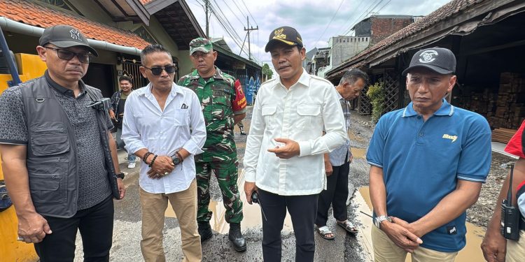 Bupati Sidoarjo Sidak Jalan Rusak di Kureksari: Target Perbaikan Sebelum Lebaran, Betonisasi 2025