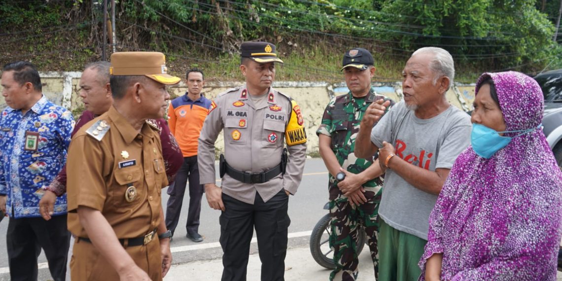 Wabup H.A.Khafid Moein Tinjau Jalan Bukit Tiung Yang Longsor