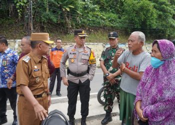Wabup H.A.Khafid Moein Tinjau Jalan Bukit Tiung Yang Longsor
