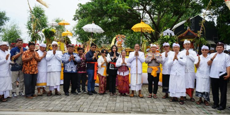 Wabup Sidoarjo Hj. Mimik Idayana Hadiri Kegiatan Melasti Umat Hindu Sidoarjo: Tekankan Toleransi Antarumat Beragama
