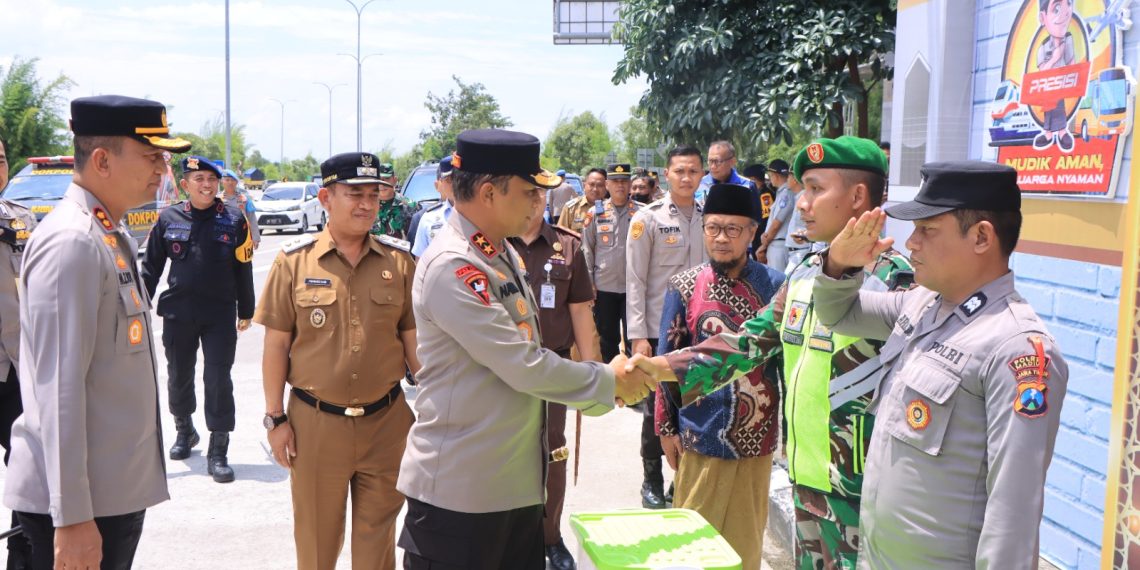 Dampingi Kapolda Tinjau Pos Pam Dumpil, Kapolres Madiun Pastikan Kesiapan Pengamanan Mudik