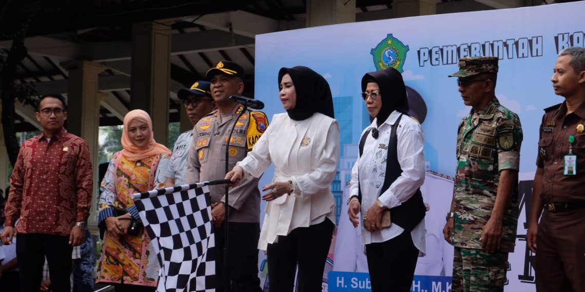 Wabup Mimik Idayana Berangkatkan 28 Bus Mudik Gratis