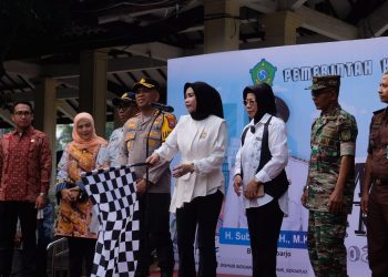 Wabup Mimik Idayana Berangkatkan 28 Bus Mudik Gratis