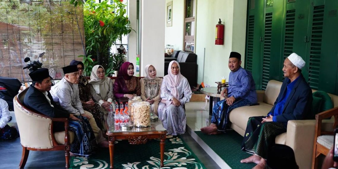 Usai Sholat Id, Bupati dan Wakil Bupati Sidoarjo Sowan ke Gus Ali