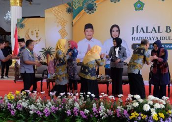 Hari Pertama Setelah Libur Lebaran, Bupati dan Wakil Bupati Sidoarjo Gelar Halal Bihalal Bersama ASN