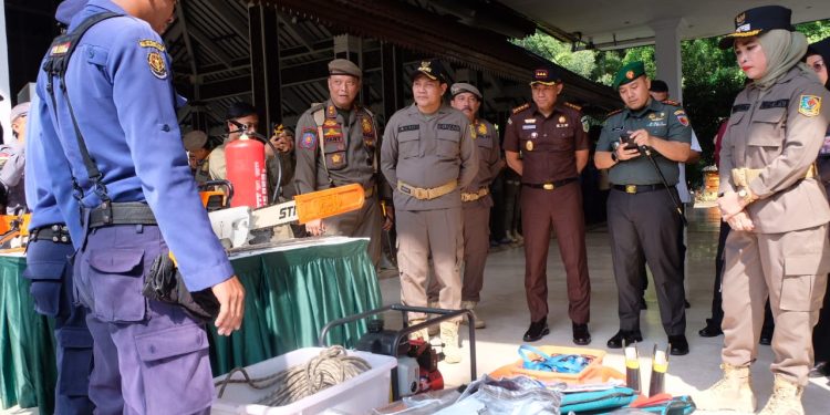 Bupati Subandi Pimpin Apel Kesiapsiagaan Nasional Satpol PP, Satlinmas, dan Damkar di Sidoarjo