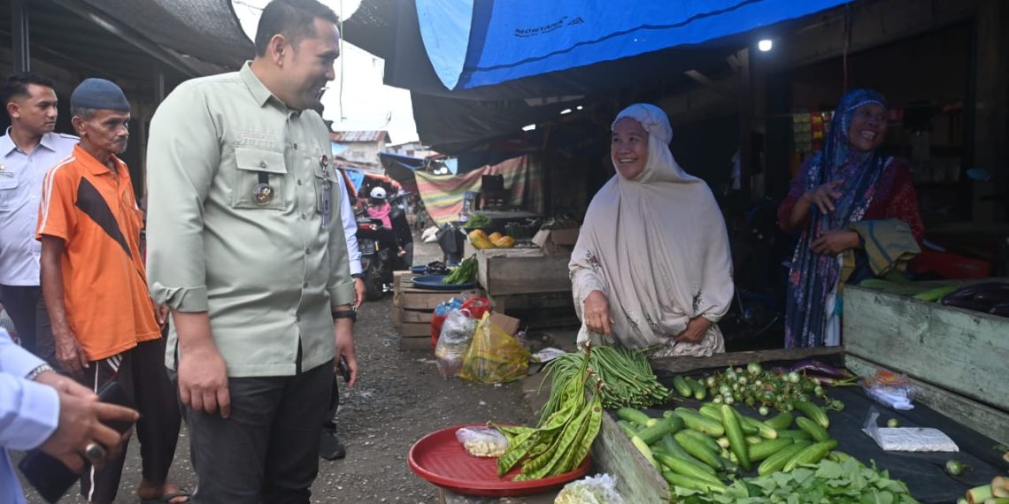 Bupati H.M Syukur Kunjungi Pasar Pamenang, Temui Tumpukan Sampah Yang Sudah Menahun