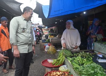 Bupati H.M Syukur Kunjungi Pasar Pamenang, Temui Tumpukan Sampah Yang Sudah Menahun