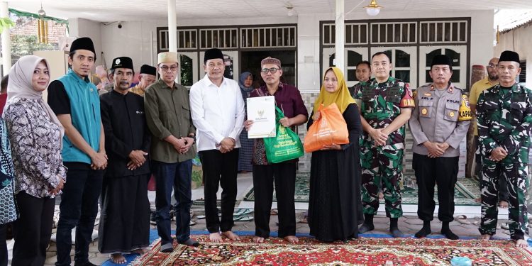 Bupati Sidoarjo Subandi Takziah ke Rumah Duka Korban Hanyut di Pantai Balekambang