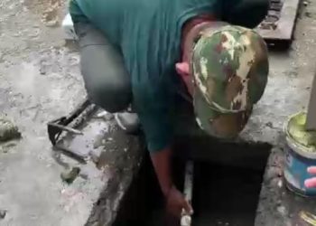 Wabup Bersama Tim, Bergotong Royong Berhasil Bobol Selokan Mampet di Pasar Bawah Bangko