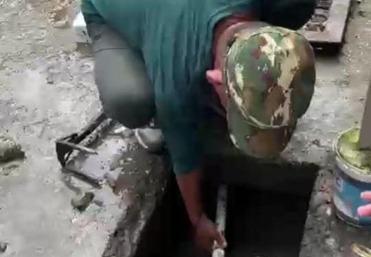 Wabup Bersama Tim, Bergotong Royong Berhasil Bobol Selokan Mampet di Pasar Bawah Bangko