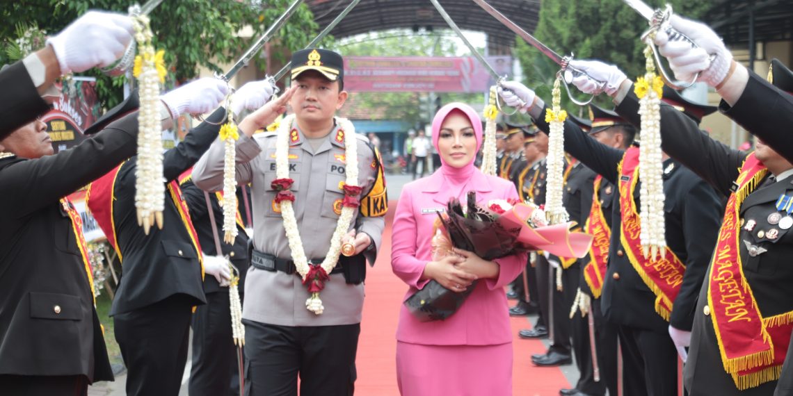 AKBP Raden Erik Bangun Prakasa Resmi Jabat Kapolres Magetan, Polres Magetan Gelar Tradisi Farewell Parade Penuh Haru