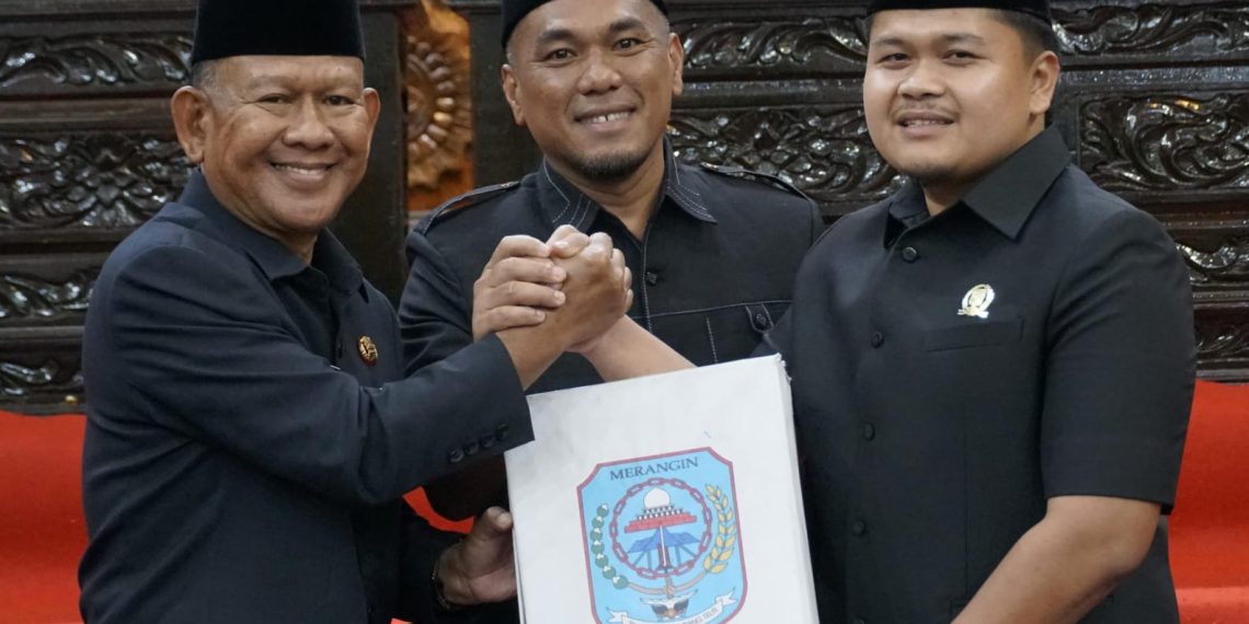Bupati Merangin Tanggapi Pandangan Fraksi-Fraksi Dewan Pada Paripurna Penyampaian Rekomendasi DPRD Terhadap LKPJ Bupati 2024