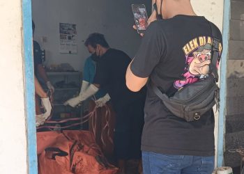 Mayat Pria Ditemukan Membusuk di Sebuah Kamar Kos di Sumengko Gresik