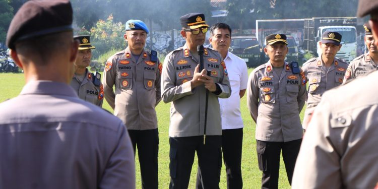 Kapolres Madiun Pimpin Langsung Latihan Dalmas Jelang Pengamanan Mayday 2025