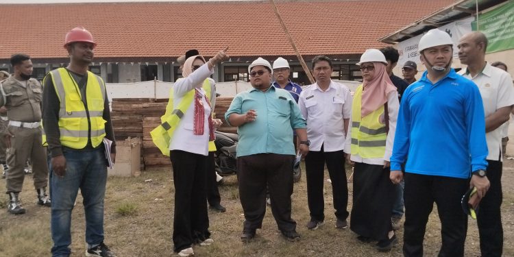 Sidak Pembangunan SMPN 2 Tulangan, Wabup Hj. Mimik Idayana Akan Kawal Kualitas Proyek Sesuai Speck