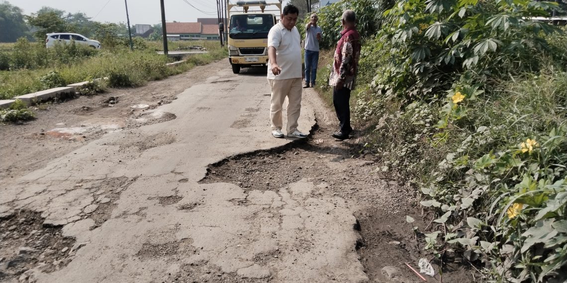 Jalan Lintas Desa Rusak, Kades Simogirang Prambon Mengeluh Sering Terjadi Kecelakaan