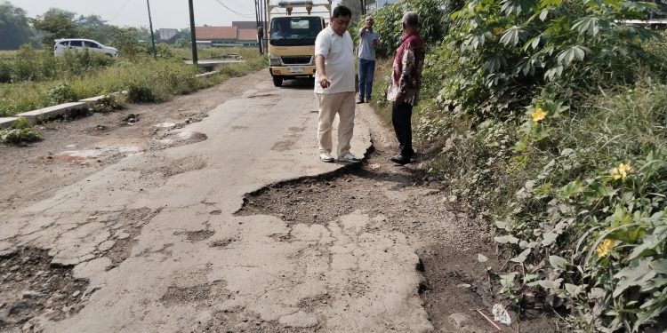 Jalan Lintas Desa Rusak, Kades Simogirang Prambon Mengeluh Sering Terjadi Kecelakaan