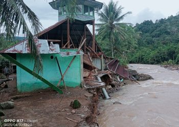 Kondisi Pasca Banjir, Masjid Baitul Rahman Desa Bukit Berantai Tidak Bisa Digunakan Lagi