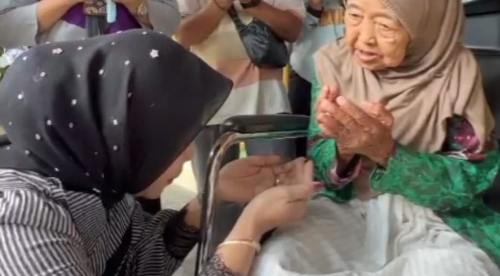 Wabup Sidoarjo Kunjungi Nenek yang Tinggal Sebatangkara