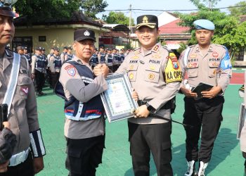 Dukung Asta Cita Presiden RI, Kapolres Magetan Berikan Penghargaan kepada Bhabinkamtibmas Penggerak Ketahanan Pangan