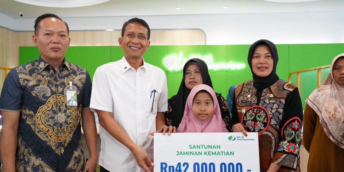 Pemkab Bojonegoro Kolaborasi dengan BPJS Ketenaga Kerjaan Berikan Jaminan Sosial Para Pekerja Rentan