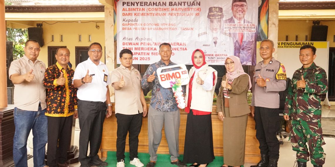 Kelompok Tani Sidoarjo Dapat Bantuan 15 Handtraktor dan 1 Alsintan