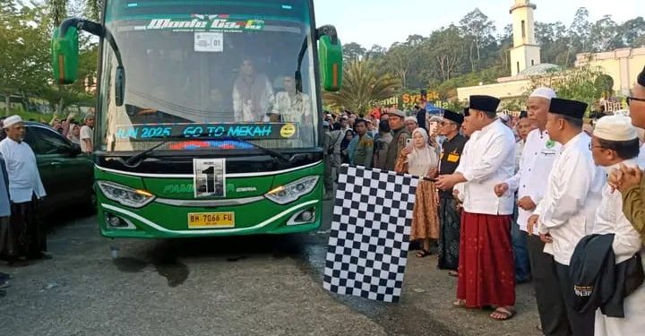 Bupati Merangin, H.M.Syukur Lepas CJH Merangin Kloter 20