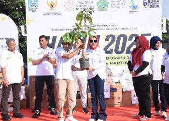 Pelaksanaan HAKIN 2025 dibuka Wabup Sidoarjo Hj. Mimik Idayana di Depan Monumen Jayandaru