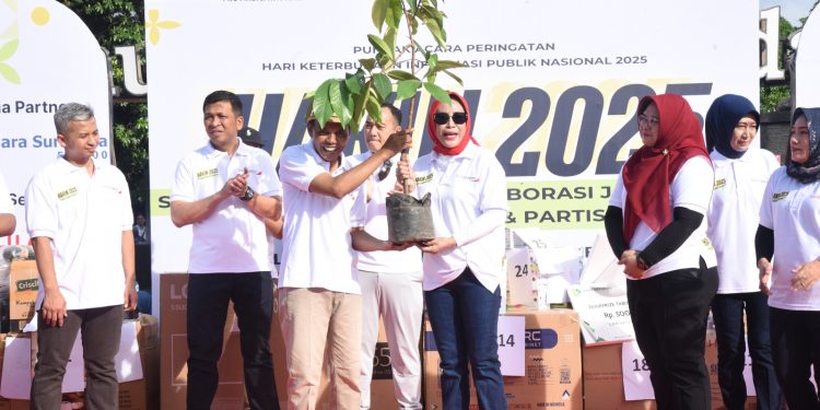 Pelaksanaan HAKIN 2025 dibuka Wabup Sidoarjo Hj. Mimik Idayana di Depan Monumen Jayandaru
