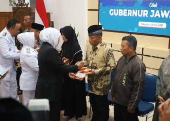 Gubernur Khofifah Serahkan Santunan Kepada Korban Laka Kereta Api di Magetan dan Apresiasi Respons Cepat Kapolres Magetan
