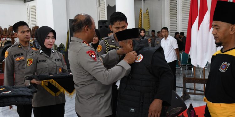 Kapolda Jatim Kukuhkan Satgas Sentot Prawirodirdjo, Perkuat Sinergi Keamanan Jelang 1 Suro di Madiun