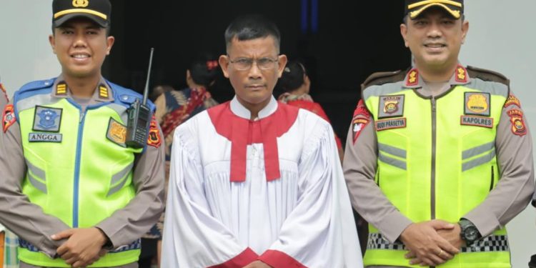 Kapolres Sarolangun Pantau Pengamanan Gereja saat Ibadah Kenaikan Yesus Kristus