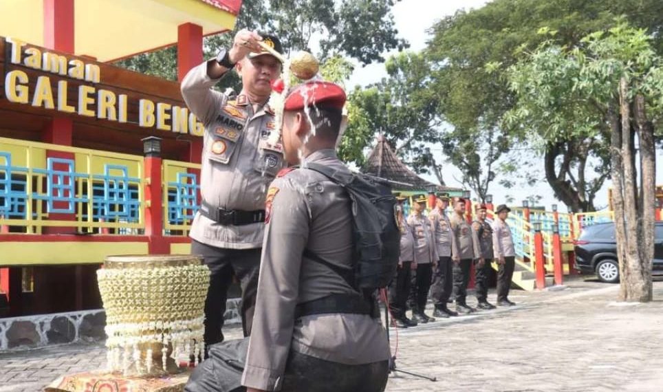 133 Personel Satreskrim dan Satreskoba Polres Bojonegoro Ikuti Tradisi Pembaretan