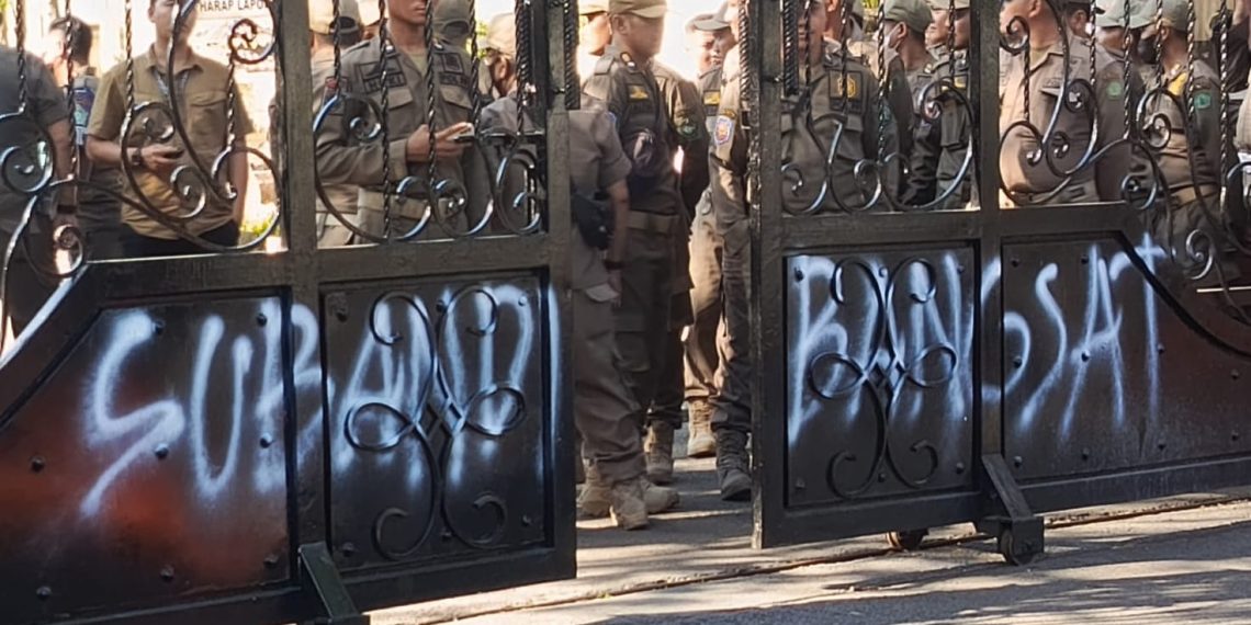 Demo Evaluasi 100 Hari Kerja Bupati, Versi HMI Sidoarjo : Subandi Bangsat