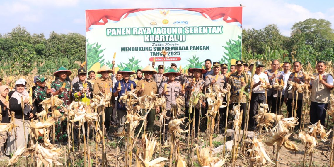 Polres Madiun gelar Panen Raya Jagung Serentak Kuartal II Virtual bersama Presiden RI di wilayah Pajaran Saradan Madiun