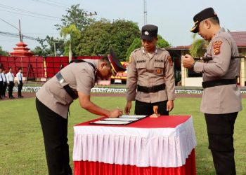 Kapolres Sarolangun Pimpin Upacara Serah Terima Jabatan Waka Polres