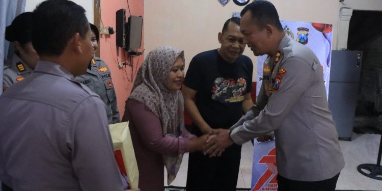 Polres Madiun Tunjukkan Kepedulian Lewat Anjangsana Sambut Hari Bhayangkara ke-79