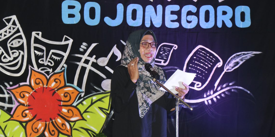 Edisi ke-70 Purnama Sastra Bojonegoro, Bunda Cantika Bacakan Puisi Cinta Tanah Kelahiran