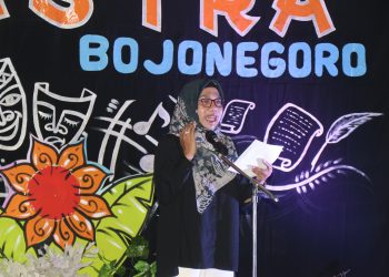 Edisi ke-70 Purnama Sastra Bojonegoro, Bunda Cantika Bacakan Puisi Cinta Tanah Kelahiran