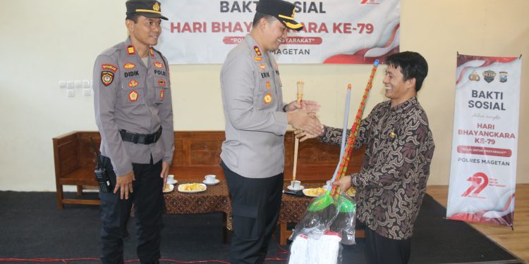 Polres Magetan Gelar Bakti Sosial Hari Bhayangkara ke-79 di Wihara Vimalakirti, Genilangit Poncol